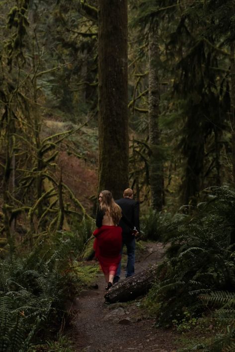 Forest Couple Photoshoot Moody, Save The Date Forest Photo Ideas, Forest Date, Photoshoot Woods, Edgy Photoshoot, Spooky Bride, Fairy Woods, Prom Pose, Forest Oregon