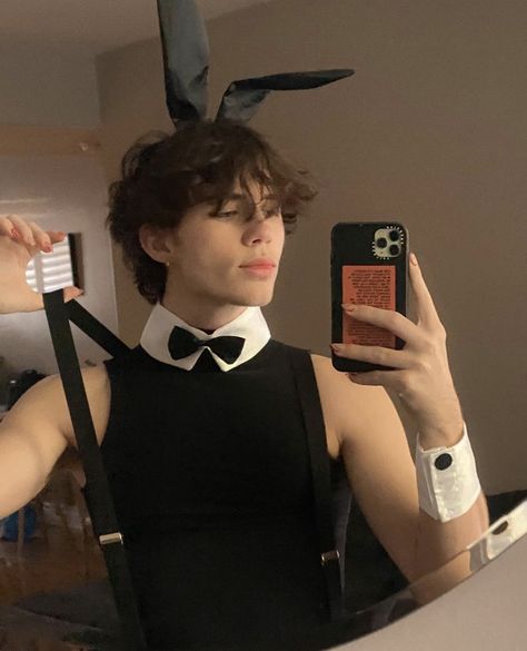 Gay Halloween Costumes, Costumes Faciles, Gay Costume, Gay Outfits, Bunny Cosplay, Bunny Halloween Costume, Hot Halloween Outfits, Cute Couple Halloween Costumes, Halloween Men