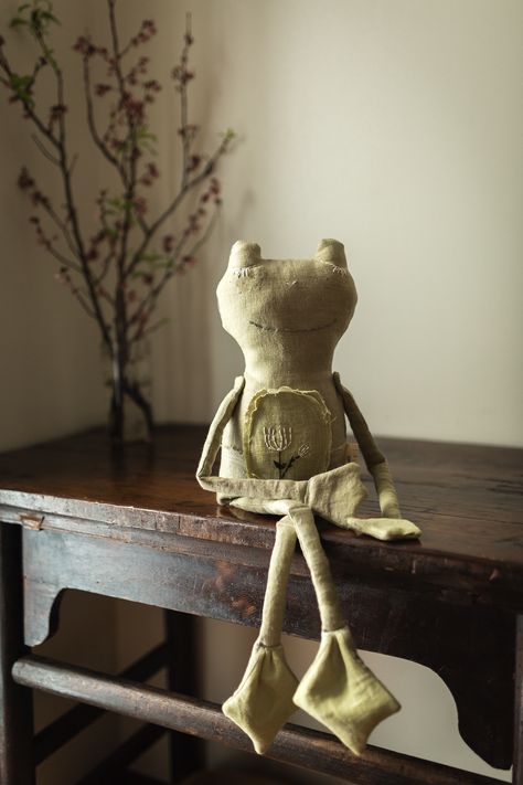 OOAK Frog Doll// Linen Toy by Hannah Ash
All 100% Linen with Organic Cotton Fill, embroidered details... See More on my website hannah-ash.life or find me on FB and Insta! Linen Doll, Frog Doll, Frog Plush, Textile Fiber Art, Primitive Dolls, Frog And Toad, Cloth Dolls, Reveal Ideas, Textile Doll