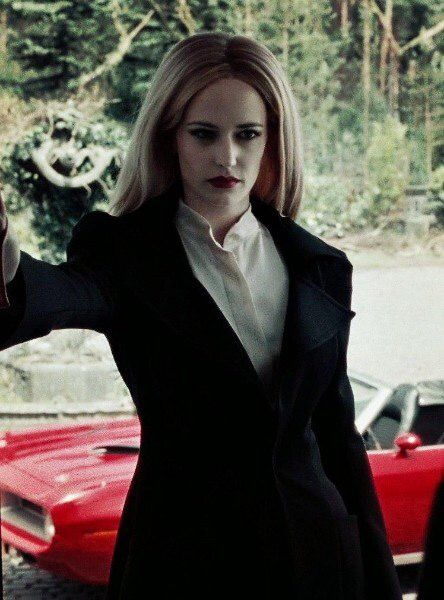 Eva Green Dark Shadows, Angelique Bouchard, Dark Shadows Movie, October Outfits, Venus Fashion, Lilac Sky, Female Vampire, Dark Shadows, Eva Green