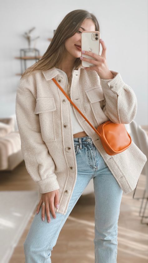 Nude Jacket Outfit, Shacket Outfit Women, Shacket Outfit, Jean Beige, Best Winter Outfits, Minimalist Fashion Women, Winter Fashion Outfits Casual, Transition Outfits, Everyday Fashion Outfits