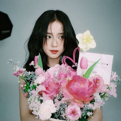 Jisoo Pics, Money Rose, Flower Photoshoot, Miss Korea, Japan People, Famous Girls, Manga Cute, Collage Design, Pretty Photos