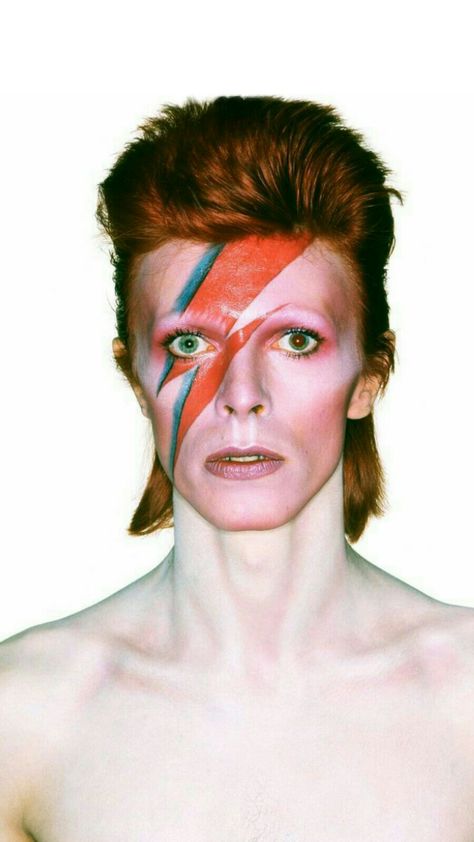 Glam Rock 70s, David Bowie Makeup, David Bowie Costume, Bowie Eyes, David Bowie Fashion, Party Eyes, Tattoo Font, Male Makeup, Fantasias Halloween