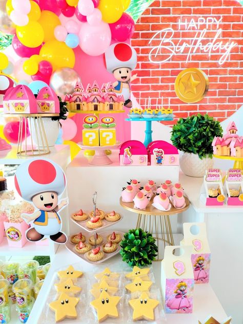 Princess Peach Pool Party, Princess Peach First Birthday, Princess Peach Candy Table, Girly Super Mario Party, Princess Peach Centerpiece Ideas, Princess Peach Birthday Ideas, Girly Mario Birthday, Princess Peach Dessert Table, Princess Peach Party Food