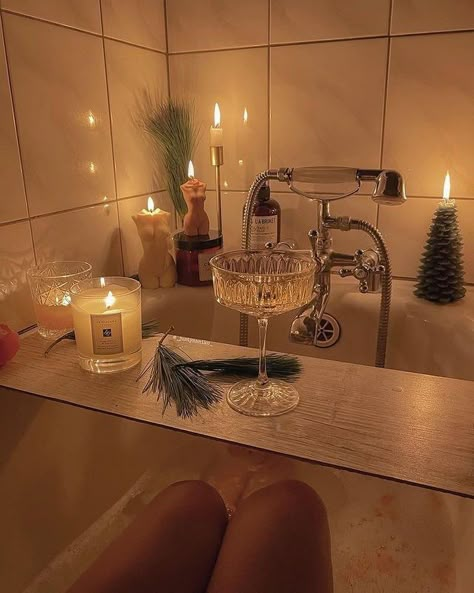 Christmas Bath Aesthetic, Aesthetic Bubble Bath, Bath Aesthetic, Winter Moodboard, Christmas Aesthetics, Soya Mumu, Christmas Feeling, Winter Vibes, Home Lifestyle