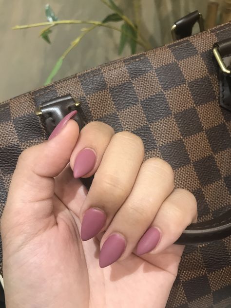 mauve matte short nails💕 Matte Short Nails, Mauve Nails, Coffin Nails Matte, Short Almond Nails, Prom Inspo, February Nails, Rose Nails, Beauty Inspo, Classy Nails