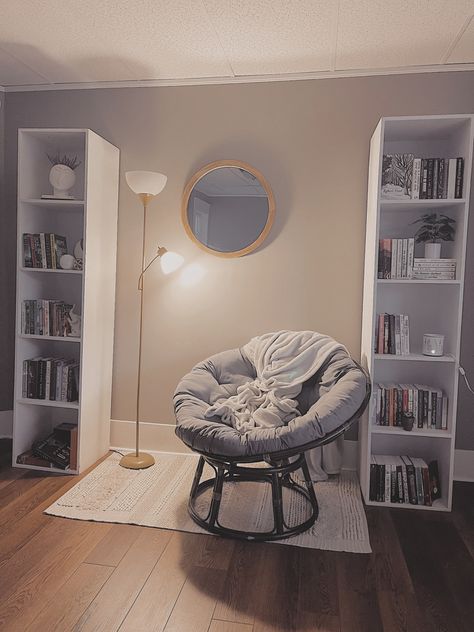 Circle Cushion Chair, Papasan Chair Office, Papasan Chair Living Room Ideas, Papasan Chair Styling, Double Papasan Chair Living Room, Saucer Chair Bedroom Ideas, Aesthetic Chairs Bedroom, Papasan Chair Reading Nook, Papasan Chair Bedroom