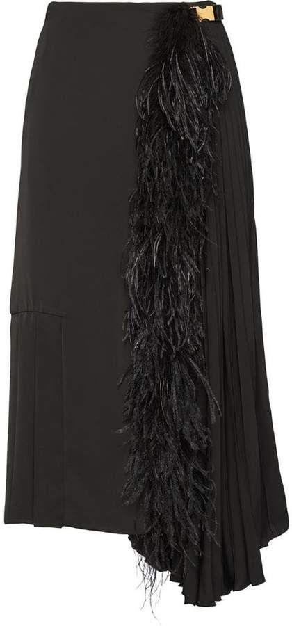 Prada feather trimmed midi skirt Vogue Dress, Feather Design, Black Midi Skirt, Winter Trends, Refashion Clothes, Black Skirt, Long Skirt, Diy Clothes, Chic Outfits