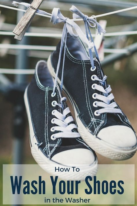 Washing Tennis Shoes, How To Wash Converse, Learn To Tie Shoes, Stinky Shoes, Washing Lines, How To Wash Shoes, Tennis Bag, Shoes Hack, Shoes Ideas