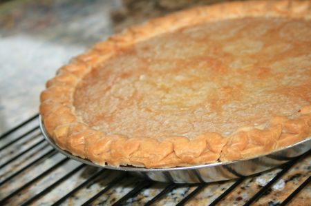 Tarte Au Sucre Francaise (French Canadian Sugar Pie) Canadian Sugar Pie, Sugar Pie Recipe, Quebec Recipes, French Canadian Recipes, Popular Pies, Thanksgiving Pie Recipes, Canadian Cuisine, Canadian Recipes, Buttermilk Pie