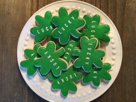 Four Leaf Clover Cookies, St Patrick Day Cookies, Gold Cookies, St Patrick's Day Cookies, St Patrick Day Treats, Leaf Cookies, Sugar Cookie Designs, Saint Patties, Omaha Nebraska