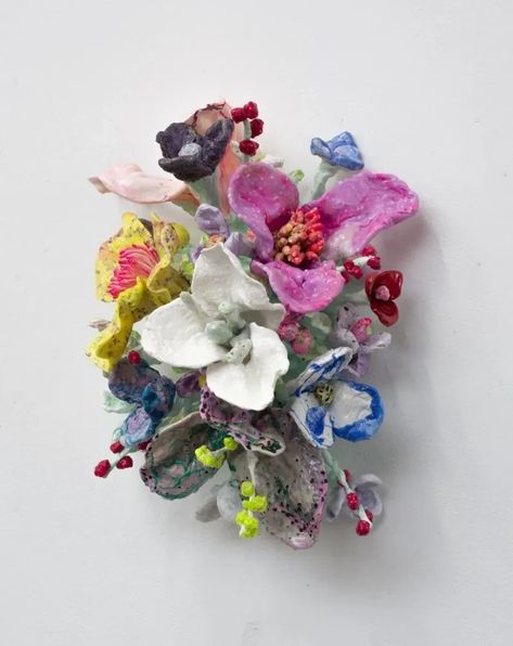 Waste Art, Wal Art, Floral Textile, Flower Artists, Jeff Koons, Sustainable Art, Upcycled Art, Flower Sculptures, Damien Hirst