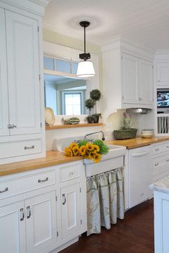 A Pocketful of Blue: A FARMHOUSE KITCHEN WITH A SURPRISE AT THE END Kitchen Pass Through, Kitchen Window Decor, Kitchen Pass, Pass Through Window, Trendy Farmhouse Kitchen, Southern Kitchens, Farmhouse Kitchen Cabinets, Cottage Kitchens, Wood Kitchen Cabinets