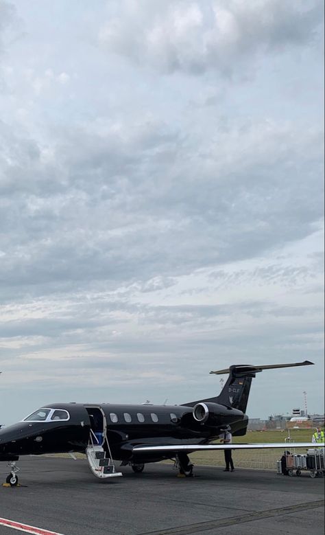 Black Private Jet, Rowan Kane The Fine Print, Private Jet Aesthetic, Jet Aesthetic, Dreamland Billionaires Series, Rowan Kane, Dreamland Billionaires, Luxury Lifestyle Couple, Dubai Vacation