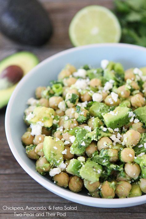 Chickpea, Avocado, & Feta Salad Recipe on twopeasandtheirpod.com This healthy salad only takes 5 minutes to make! It is the perfect salad for the new year! Avocado Feta Salad, Chickpea Avocado, Feta Salad Recipe, Resep Salad, Chick Pea, Chickpea Recipes, Feta Salad, Lunch Snacks, Healthy Salads