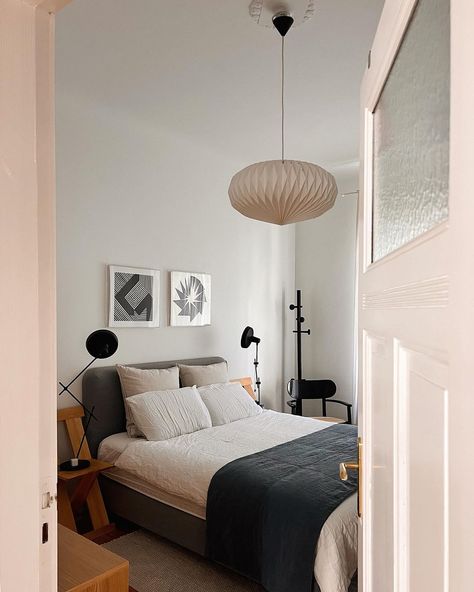 Berlin Bedroom, Berlin Bedroom Aesthetic, Living In Berlin Aesthetic, Apartment In Berlin, Berlin Vibes Aesthetic, Berlin Film Photography, Bedroom Inspo, White Linen, Linen Bedding