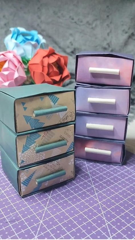 Simple Storage Box Crafts for Beginners - kids crafts diy Paper Box Diy, Box Crafts, Diy Crafts Bookmarks, Book Crafts Diy, Paper Craft Videos, Paper Craft Ideas, Seni Dan Kraf, Aesthetic Kitchen, Easy Paper Crafts Diy