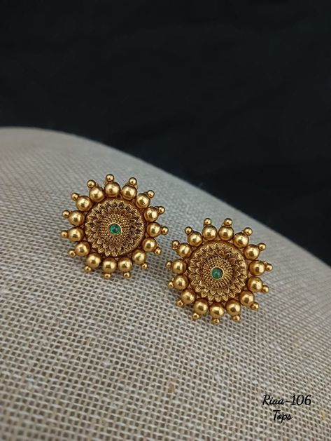 Big Stud Earrings Gold, Ear Studs Design, Tops Earrings, Gold Jewelry Prom, Big Stud Earrings, Gold Earrings For Kids, Temple Jewellery Earrings, Gold Jewels Design, New Gold Jewellery Designs