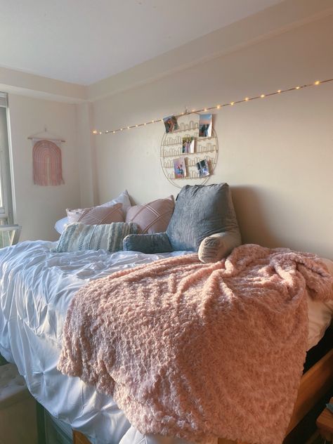 Blush Pink And Grey Dorm Room Ideas, Light Pink And Grey Dorm Room, Pink And Gray Dorm Room, Pink And Grey Dorm Room, Doorm Room, Party Apartment, Pink And Grey Bedding, Romanticizing College, Unique Dorm Room