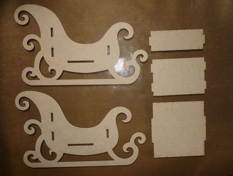 Cardboard Sleigh And Reindeer, Diy Santa Sleigh, Royal Icing Templates, Valentine Diy, Diy Santa, Creative Valentines, Navidad Diy, Diy Valentines Crafts, Santa Sleigh