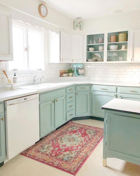 13 ways to makeover dated kitchen cabinets without replacing them Egg Blue Kitchen, Chalk Paint Kitchen Cabinets, Chalk Paint Kitchen, Refacing Kitchen Cabinets, Kitchen Redesign, Cabinet Refacing, Painted Kitchen, New Kitchen Cabinets, Kitchen Cabinets Makeover