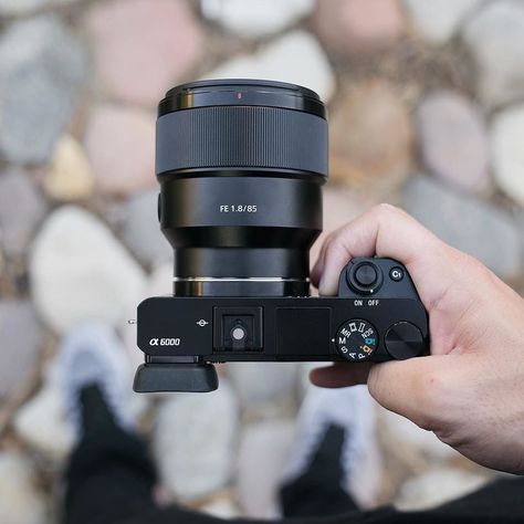 Super Light combo  Sony A6000  85mm 1.8 | Photo by @jasonvmedia Vintage Camera Lens, Sony Dslr Camera, Fotocamere Vintage, Gopro Photos, Film Equipment, Photography Essentials, Camera Man, Camera Art, Sony A6000