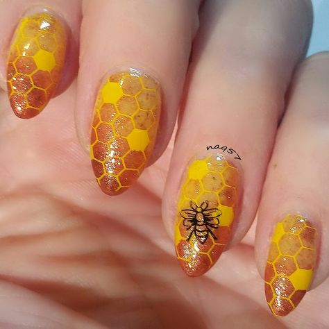 honey nails 8.16.2016 Honey Nail Art, Beehive Nails, Honey Nails Design, Bumblebee Nails, Honey Nails, Bee Nail Art, Bumble Bee Nails, Summer Nailart, Bee Things