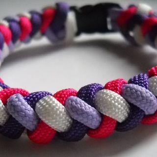 I loved making this,...-angelnz 4 Strand Paracord Braid, Parachute Cord Crafts, Paracord Projects Diy, Paracord Necklace, Paracord Bracelet Patterns, Paracord Bracelet Tutorial, Paracord Braids, Paracord Ideas, Cords Crafts