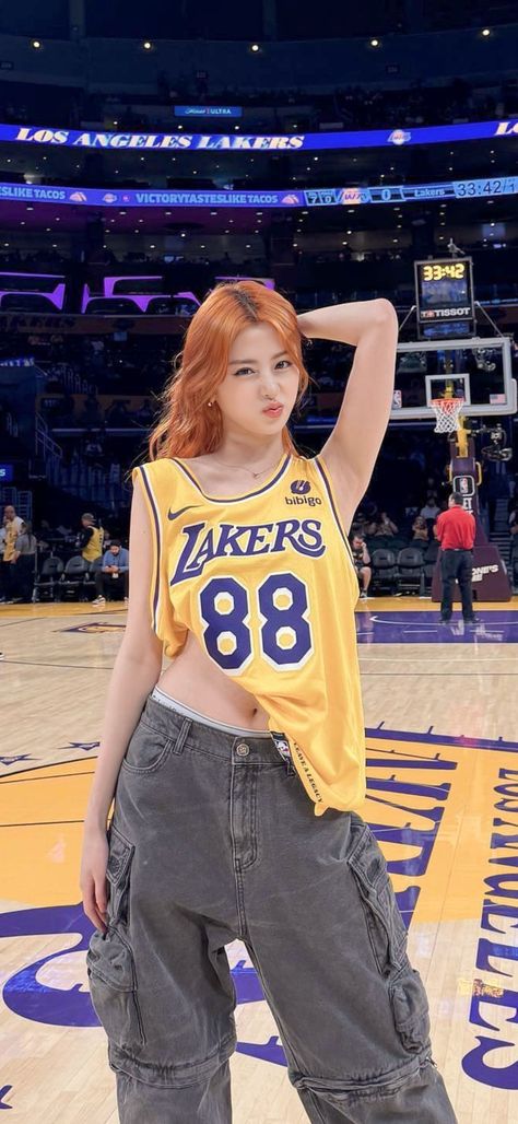 Yunjin Wallpaper, Yunjin Kim, Rowan Blanchard, Practice Outfits, Charli Xcx, Women Photography Poses, Pretty Selfies, Los Angeles Lakers, Kpop Girl Groups