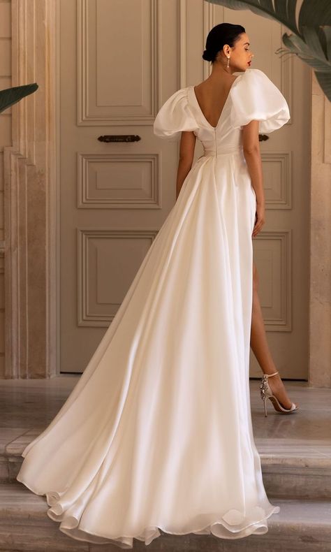 Large Skirt Wedding Dress, Elegant Wedding Dress With Puffy Sleeves, Tulle Puffy Sleeve Wedding Dress, Wedding Dresses With Puffy Long Sleeves, Fitted Wedding Dress With Puffy Sleeves, Puffy Sleeved Wedding Dress, Wedding Dresses With Puffy Sleeves, Puffed Sleeve Wedding Dress, Wedding Dress Puffy Sleeves