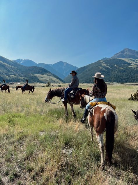 Montana Cowgirl Aesthetic, Montana Cowboy Aesthetic, Western Lifestyle Aesthetic, Montana Summer Aesthetic, Mountain Cowgirl Aesthetic, Coastal Cowgirl House, Western Dinner Outfit, Montana Aesthetic Outfits, Plains Aesthetic