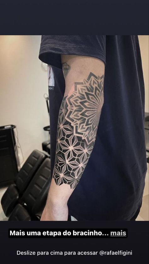 Mandala Elbow Tattoo, Tattoo Hombre Brazo, Geometric Tattoo Hand, Arm Cover Up Tattoos, Word Tattoo Ideas, Mandala Tattoo Sleeve, Geometric Mandala Tattoo, Geometric Sleeve Tattoo, Realistic Tattoo Sleeve