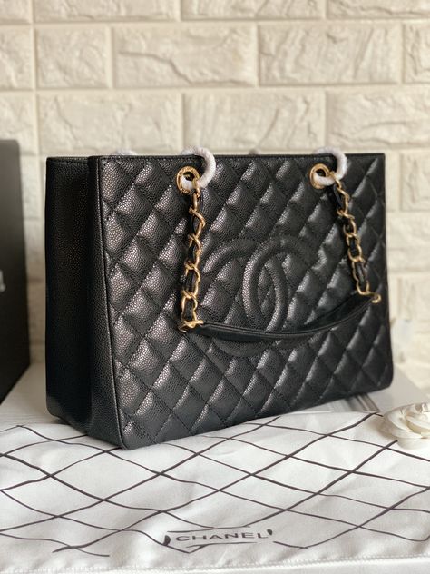 Dream Purse, Chanel Shopper, Chanel Bag Classic, Gorgeous Handbags, Chanel Gst, Bank Bag, Singer Dr, Chanel Collection, Bag Chanel