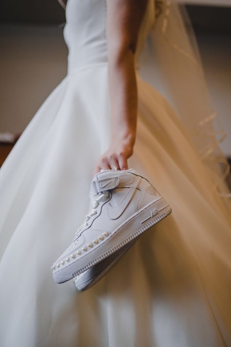 Nike Air Force 1s with heart-shaped pearls and ivory ribbon laces Wedding Nikes, Wedding Guest Dress Styles, Wedding Cake Ribbon, Jordan Wedding, Wedding Tux, Edgy Wedding, Rock N Roll Wedding, Flower Wedding Ring, Custom Shoes Diy