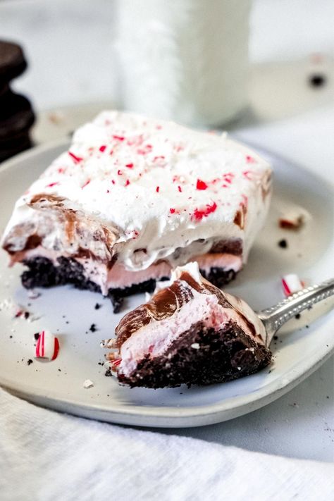 Peppermint Cream Pie Recipe, Chocolate Peppermint Pie, Peppermint Pie, Christmas Desert, Peppermint Dessert, Peppermint Recipes, Christmas Yummies, Easy Sweets, Peppermint Cream