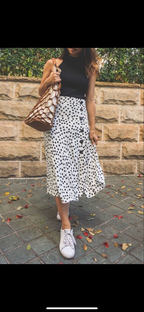 Skirt With White Sneakers, Black Polka Dot Skirt, Dots Outfit, Dots Fashion, Floral Skirts, Polka Dots Fashion, Polka Dot Skirt, Dot Skirt, Red Skirts