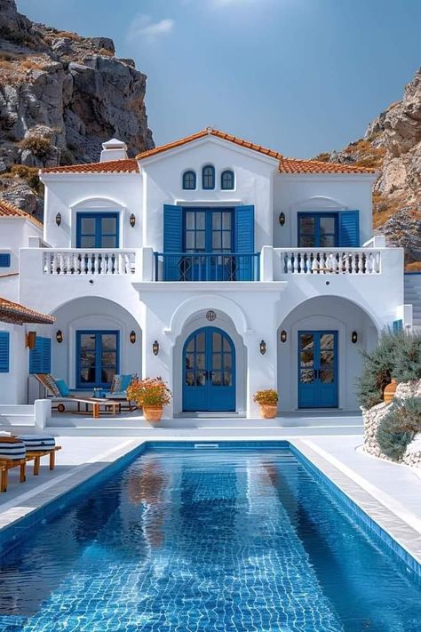 Traditional Greek House Exterior, Santorini Inspired House, Santorini House Interior, Santorini House Design, Modern Greek House, Greek Houses Exterior, Santorini Architecture, Greek Homes, Santorini House