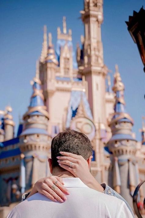 Disney Proposal Ideas, Disneyland Engagement Pictures, Disney World Proposal, Disneyland Couples Pictures, Disneyland Proposal, Disney Engagement Pictures, Disneyland Engagement Photos, Proposal Ideas Engagement, Surprise Proposal Pictures