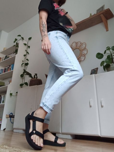 Teva Midform Sandals Outfit, Teva Midform Sandals, Mom Outfits Summer, Teva Midform, Woman With Tattoos, Stranger Things T Shirt, Sandals Outfit, Mom Outfits, Outfits Summer