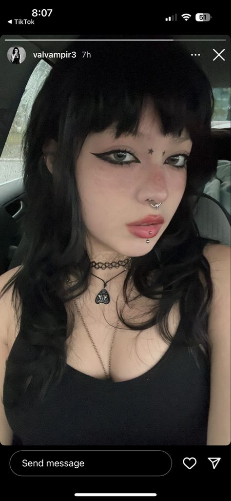 Goth Makeup Without Lashes, Soft Goth Makeup Looks, Causal Goth Makeup, Simple Goth Makeup For School, Goth Makeup No Lashes, Scene Makeup Emo, Alt Makeup Looks Simple, Baby Goth Makeup, Simple Alternative Makeup