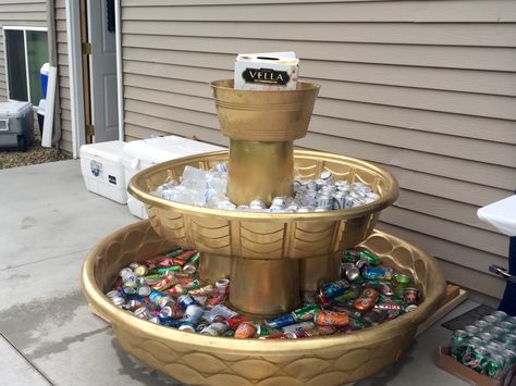 Soda 'water fountain' ... Aka: painted kiddie pools Graduation Float Ideas, Kiddie Pool Fountain, Pool Graduation Party, Kiddie Pool Ideas, Graduation Pool Party Ideas, Dollar Store Wedding Ideas, Pool Cooler, Dollar Store Wedding, White Trash Party