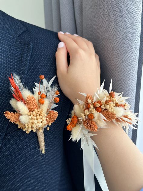 Boho Rust Terracotta Boutonniereburnt Orange Boutonnieres - Etsy Wrist Corsage Dried Flowers, Terracotta Corsage Wedding, Dust Orange Wedding, Burnt Orange Wedding Boutonniere, Terracotta Corsage, Boho Corsage Wedding, Diy Corsage Wedding, Mother Of The Bride Corsage Pin, Fall Wedding Corsages