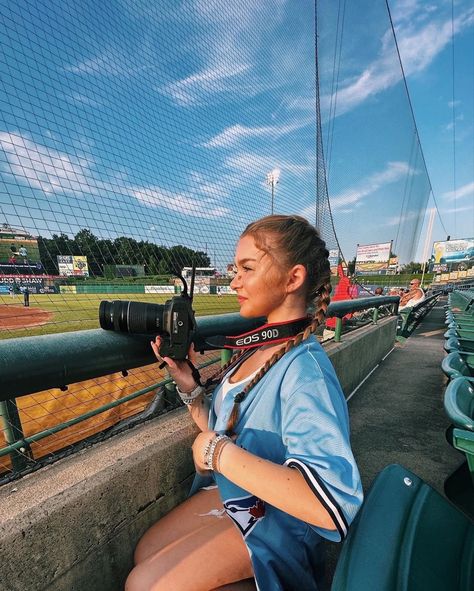 Photography Major Aesthetic, Photographer Job Aesthetic, Photojournalism Aesthetic, Sports Photography Aesthetic, Sports Photographer Aesthetic, Sports Videography, Baseball Manager, Sports Journalism, Job Aesthetic