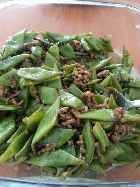 Flat beans stir-fry with ground pork & bean sauce, recipe - Asianfoodtrail Flat Beans Recipe, Bean Sauce Recipe, Flat Beans, Bean Sauce, Pork Stir Fry, Runner Beans, Beans Recipe, Chinese Recipes, Ground Pork