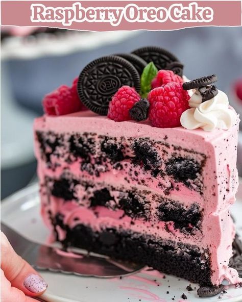 RecipesEpic Family | Raspberry Oreo Delight Cake | Facebook Oreo Raspberry Cake, Strawberry Oreo Cake, Oreo Delight, Raspberry Cake, Oreo Cake, Oreo Cheesecake, Cake Creations, Recipe Box, Sweet Recipes