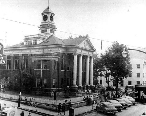 The old courthouse. Hazard Kentucky, Town Pictures, Perry County, Coal Miners, My Old Kentucky Home, Kentucky Home, Bath House, Old Stuff, Bye Bye