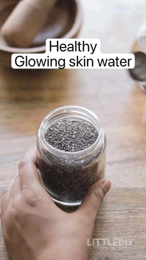 Glowing Skin Juice, Healthy Water Recipes, Glowing Skin Diet, Skin Drinks, Healthy Juice Drinks, Foods For Healthy Skin, Skin Diet, Clear Healthy Skin, Healthy Drinks Smoothies