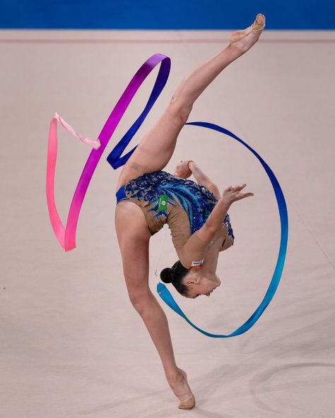 Rythmic Gymnastic Aesthetic, Dynamic Dance, Rhythmic Gymnastic, Gymnastics Poses, Gymnastics Photos, Summer Olympic Games, Ballet Poses, Sports Aesthetic, Female Pose Reference