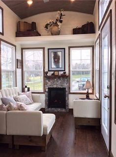 Tiny House Living Room, November 01, Small Tiny House, Tiny House Inspiration, Living Room Loft, Casa Container, Loft Living, Small Room Design, Tiny House Movement