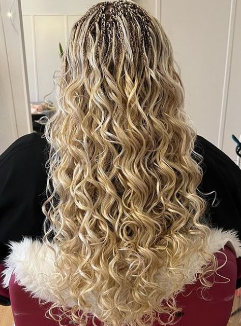 Golden Blonde Micro Braids Blonde Human Hair Braids, Blond Micro Braids, Golden Blonde Braids, Blonde Micro Braids, Curly Micro Braids, Blonde Box Braids Hairstyles, Micro Braids Styles, Unnatural Hair Color, Micro Braids Hairstyles